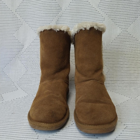 Minnetonka Shoes - Minnetonka Boots size 8